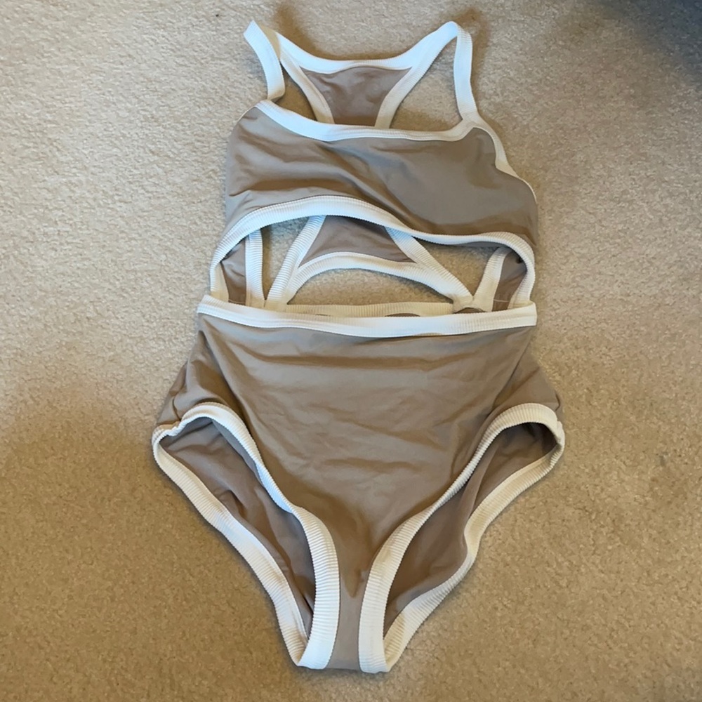 Full bikini